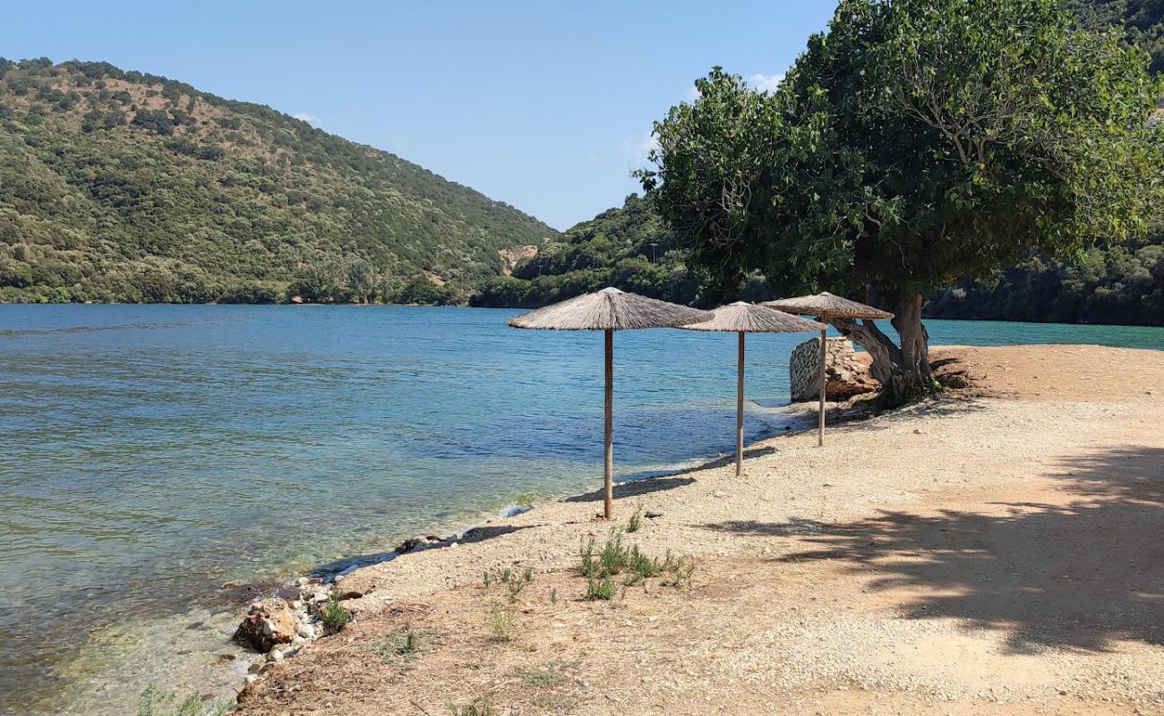 Photo de Bardis Beach avec sable beige & pierres de surface