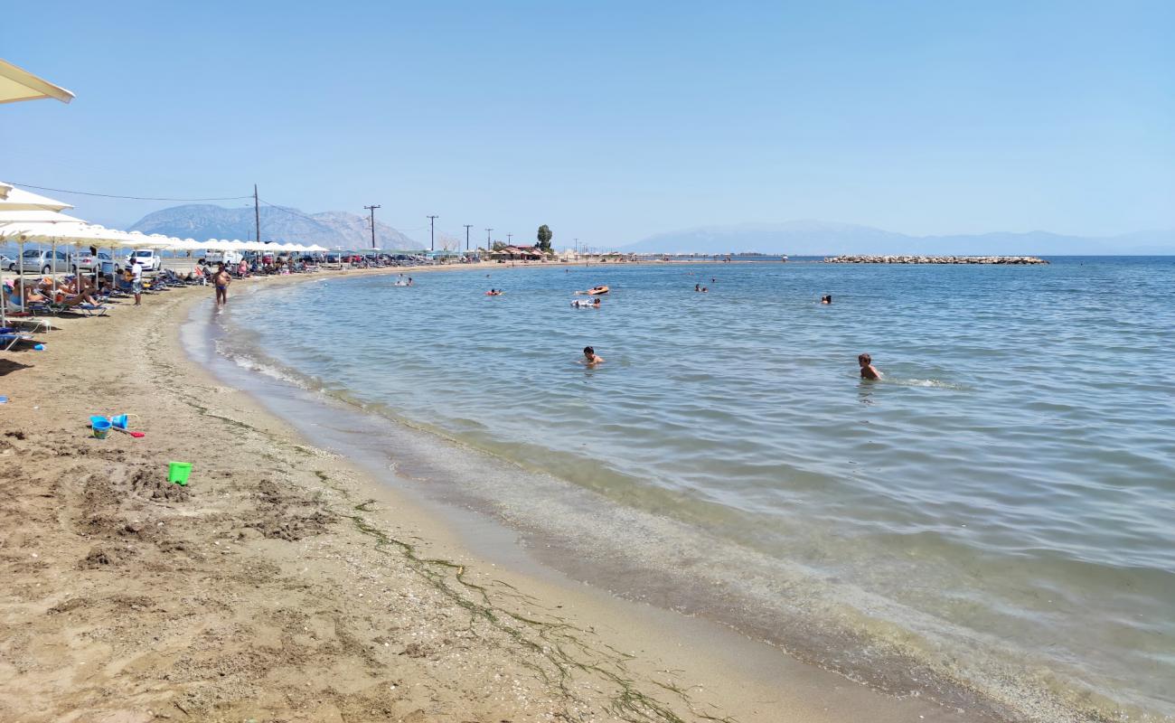 Photo de Tourlida Beach avec sable gris de surface