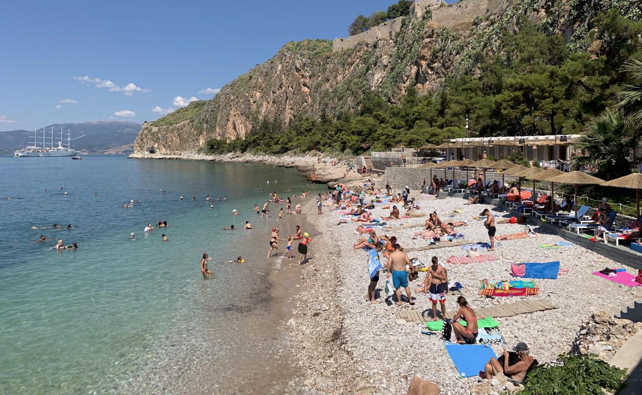 Photo de Paralia Arvanitias avec galets gris de surface