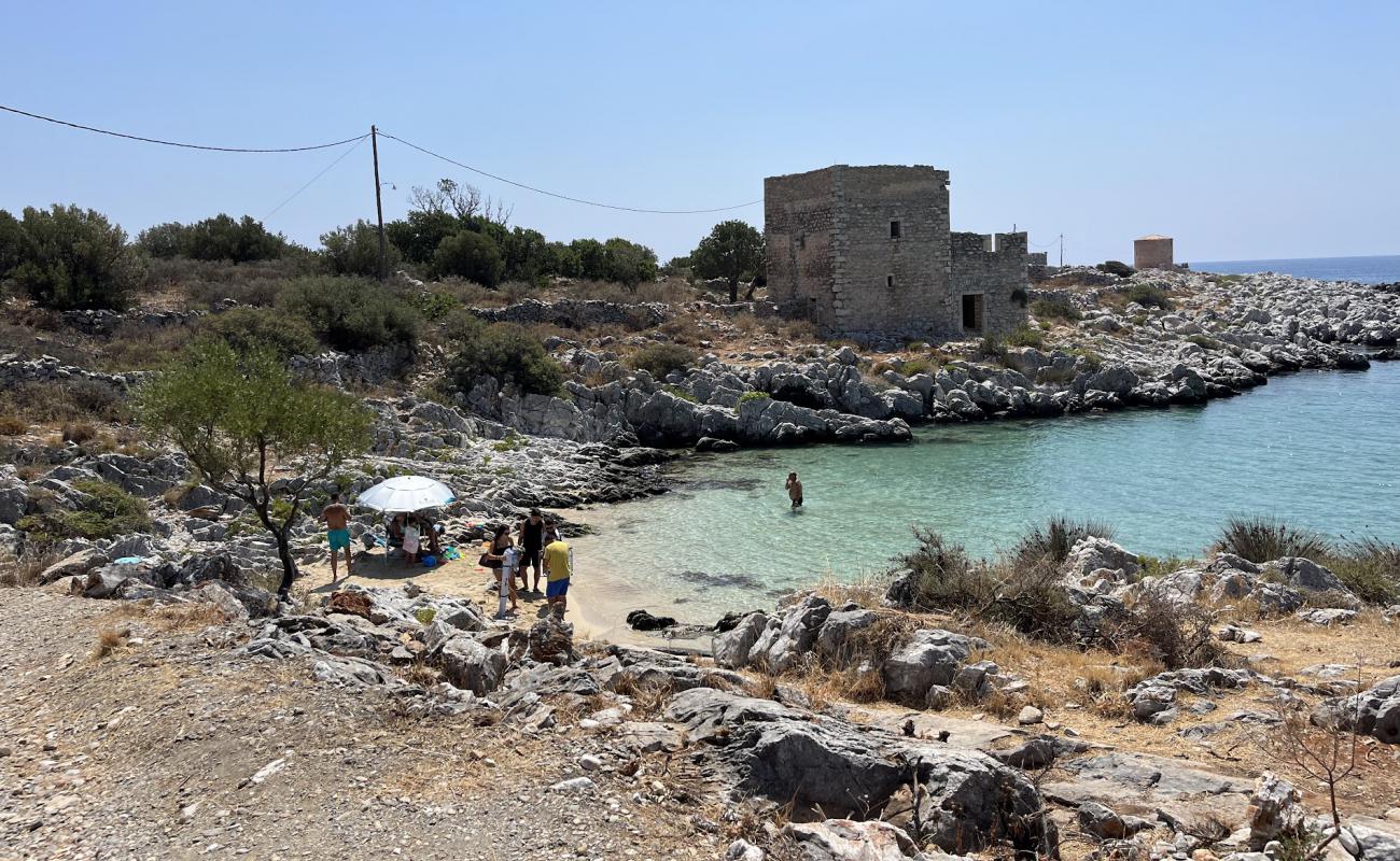 Photo de Gialia Beach avec sable beige de surface