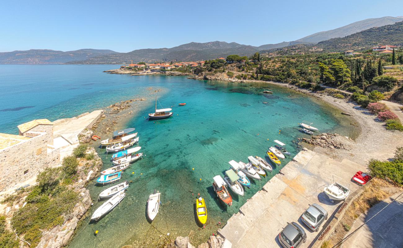 Photo de Amoni Beach avec galets gris de surface