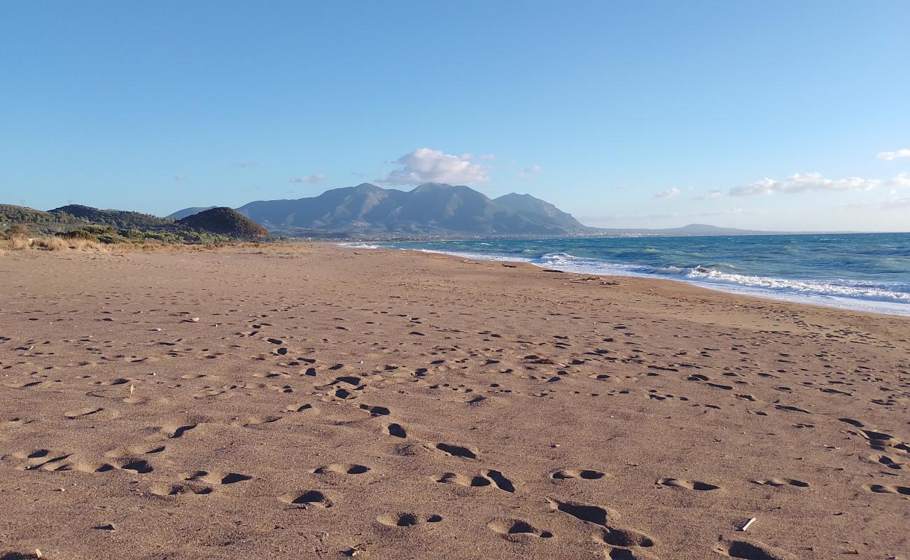 Photo de Agiannakis Beach avec sable beige de surface