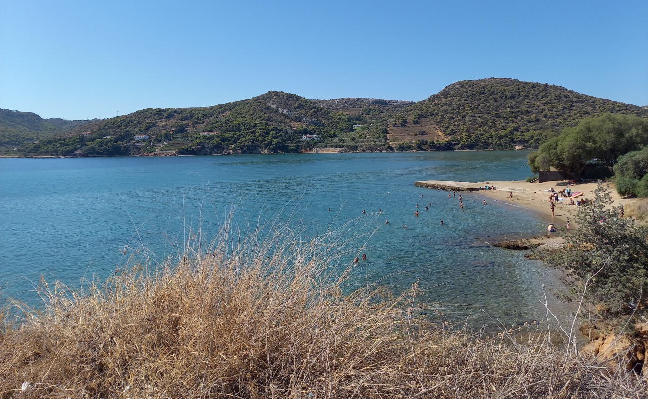 Photo de Paralia Vravrona avec sable beige de surface