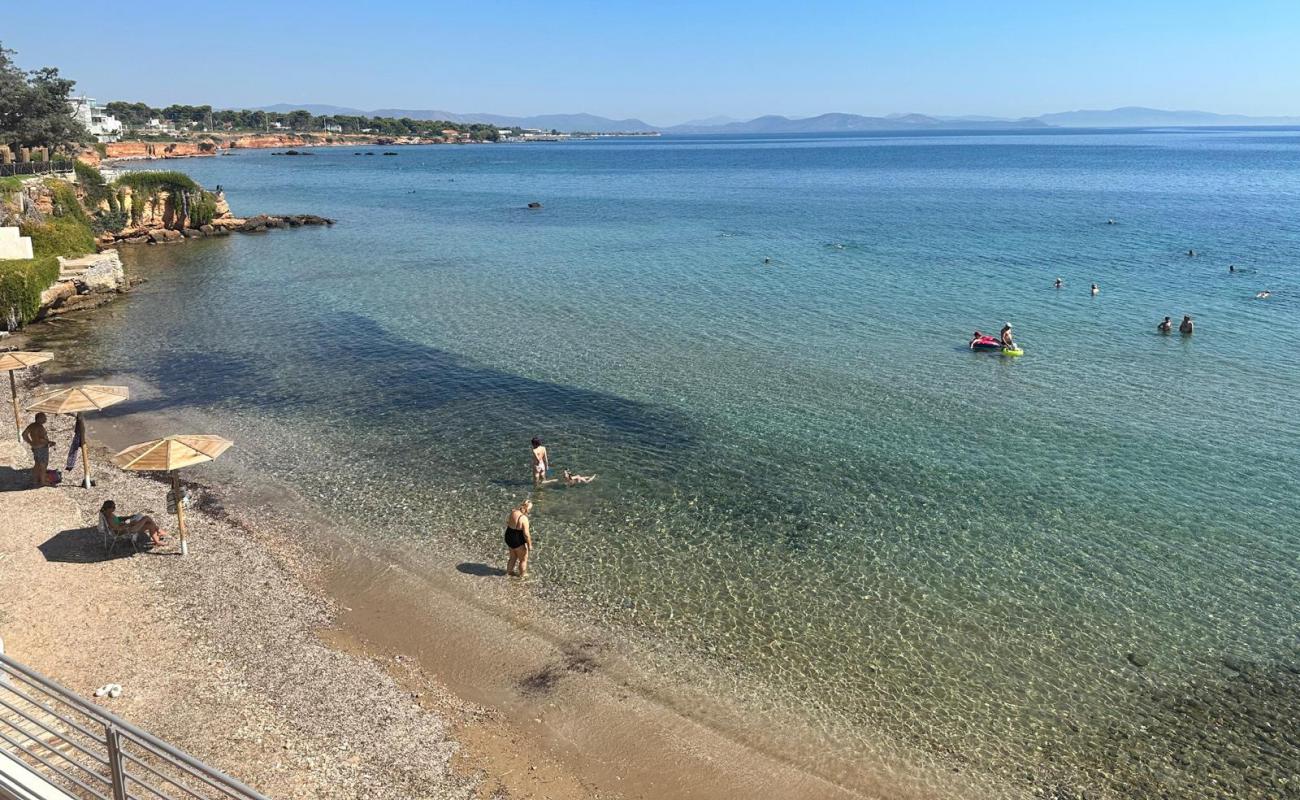 Photo de Paralia Mati avec sable beige & galets de surface