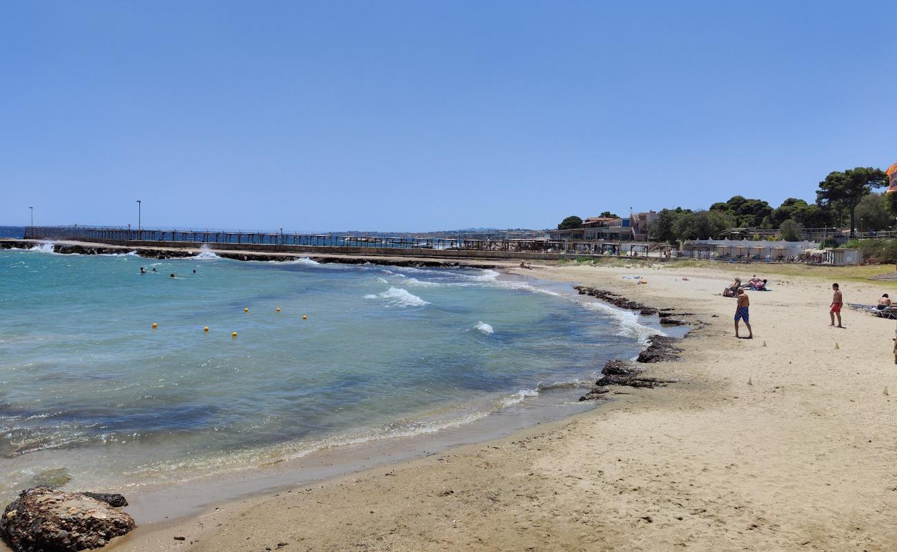 Photo de Agios Andreas Beach avec sable beige de surface