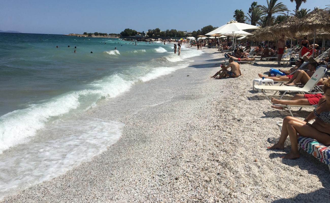 Photo de Paralia Zoumperi avec petits galets beige de surface