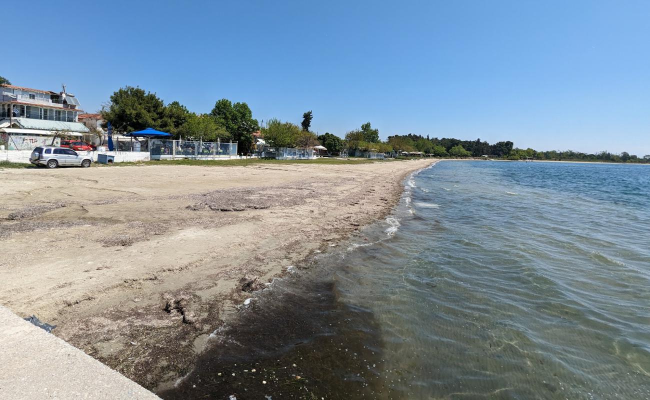 Photo de Epanomi Beach avec sable gris de surface