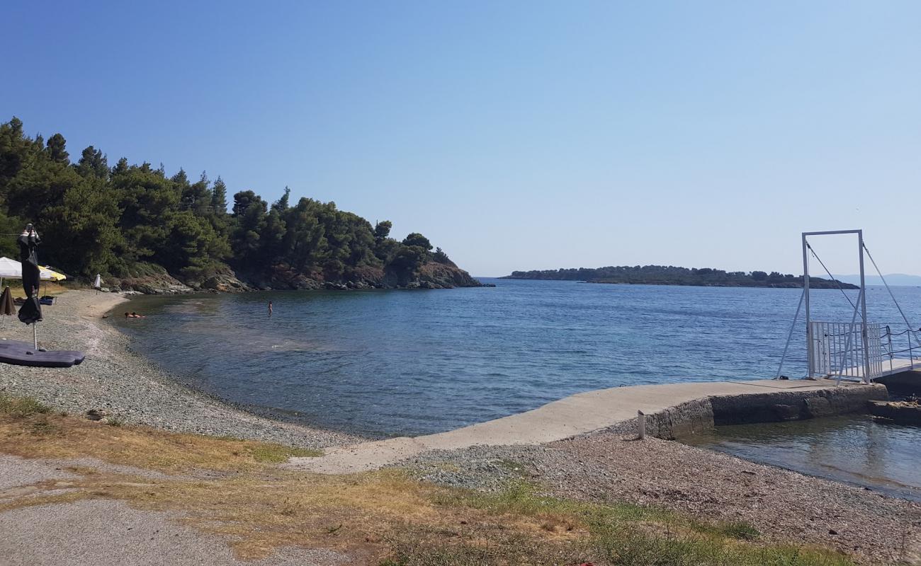 Photo de Panos Beach avec petits galets gris de surface