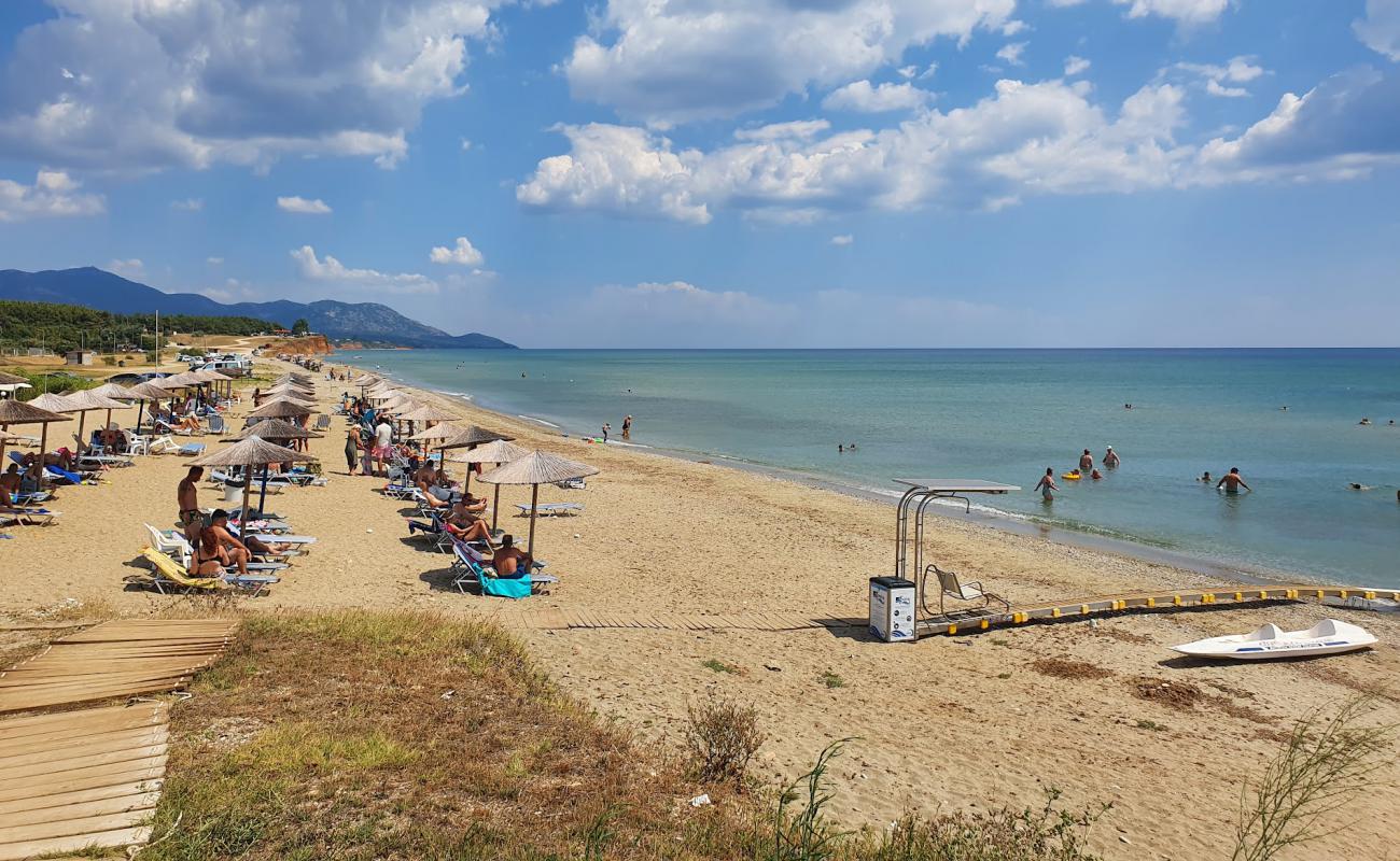 Photo de Paralia Kryoneri avec sable beige de surface