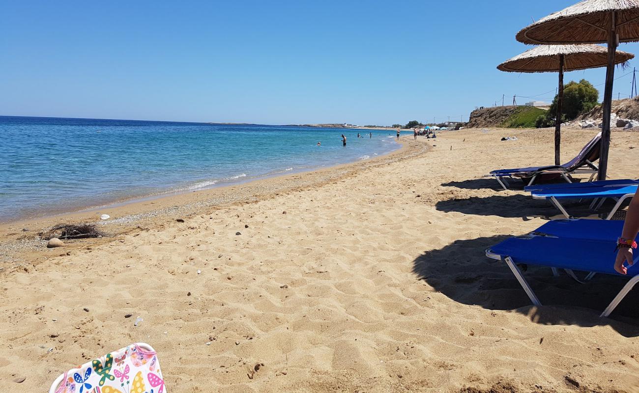 Photo de Gyrismata Beach avec sable beige de surface