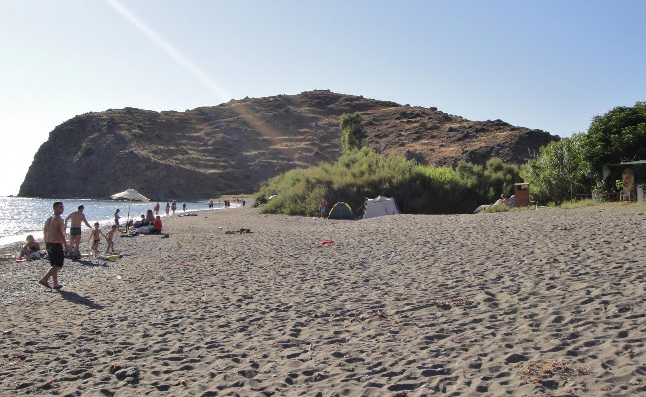 Photo de Paralia Agia Markella avec sable gris & galets de surface