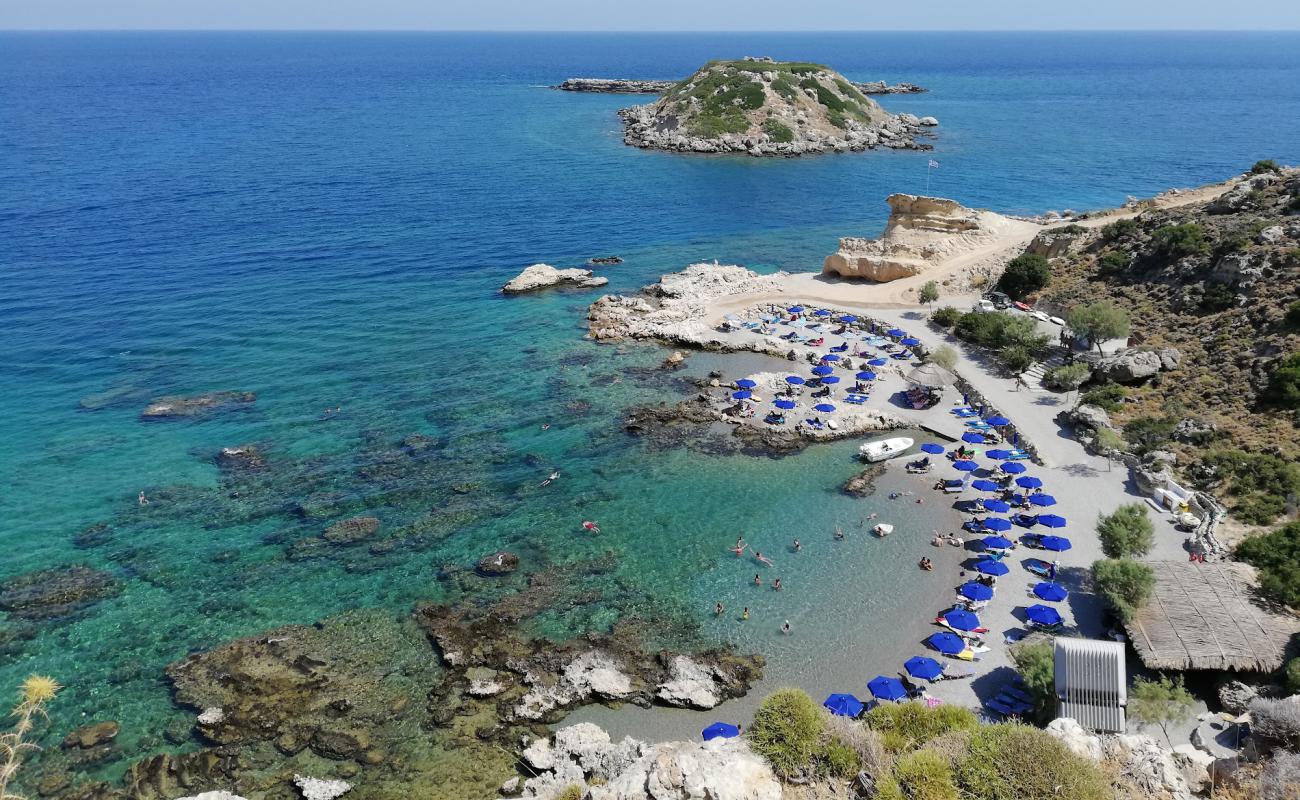 Photo de Grande Blue Beach avec petits galets gris de surface