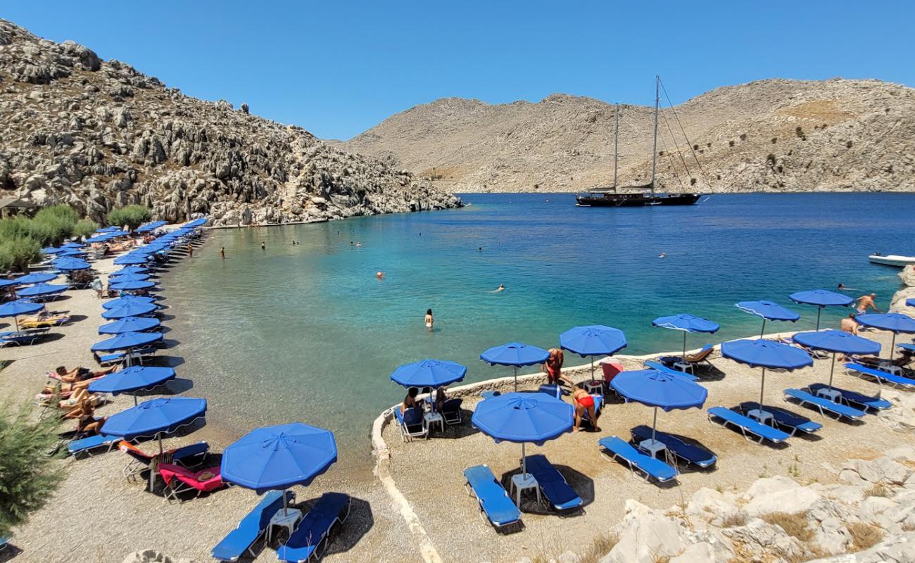 Photo de Saint Nicholas Beach avec petits galets gris de surface