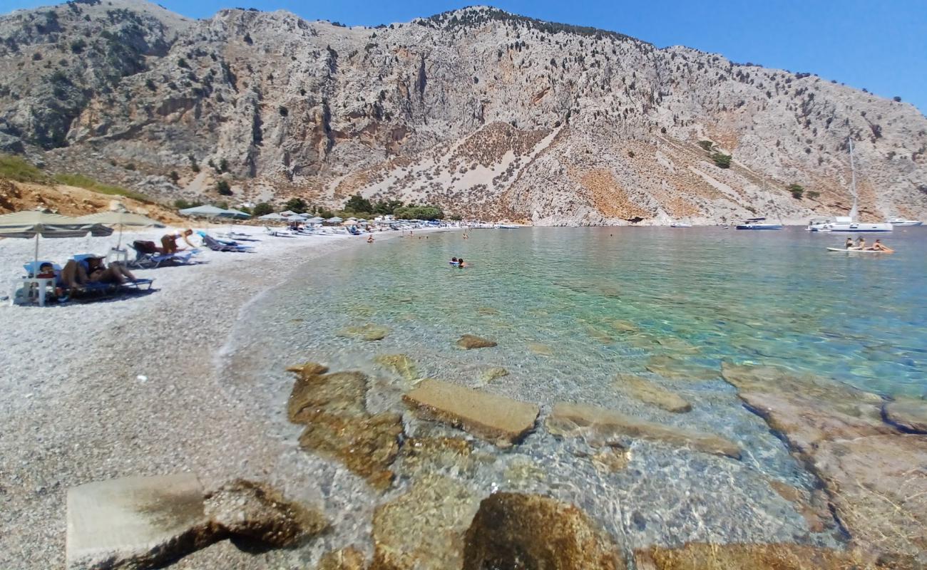 Photo de Nanou Beach avec galets gris de surface