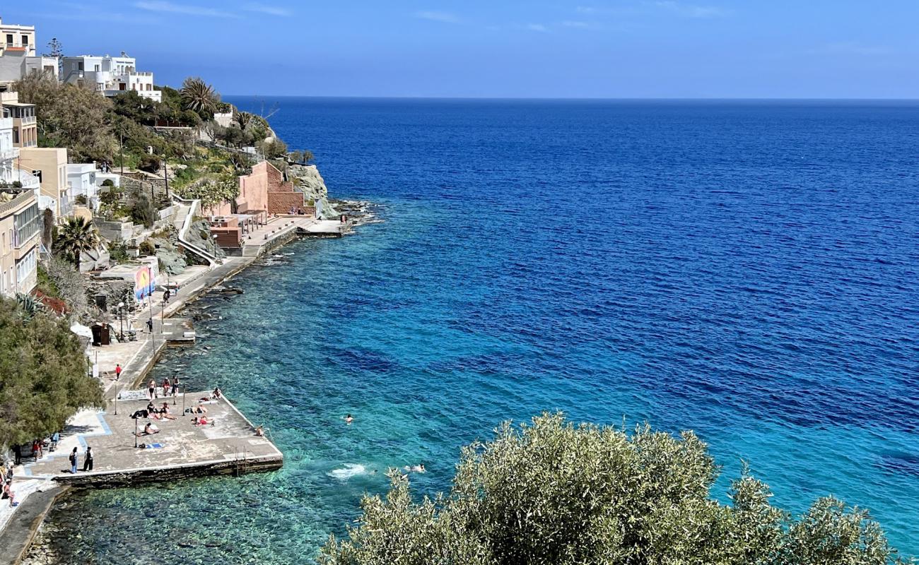 Photo de Asteria Beach avec surface béton pavée de surface