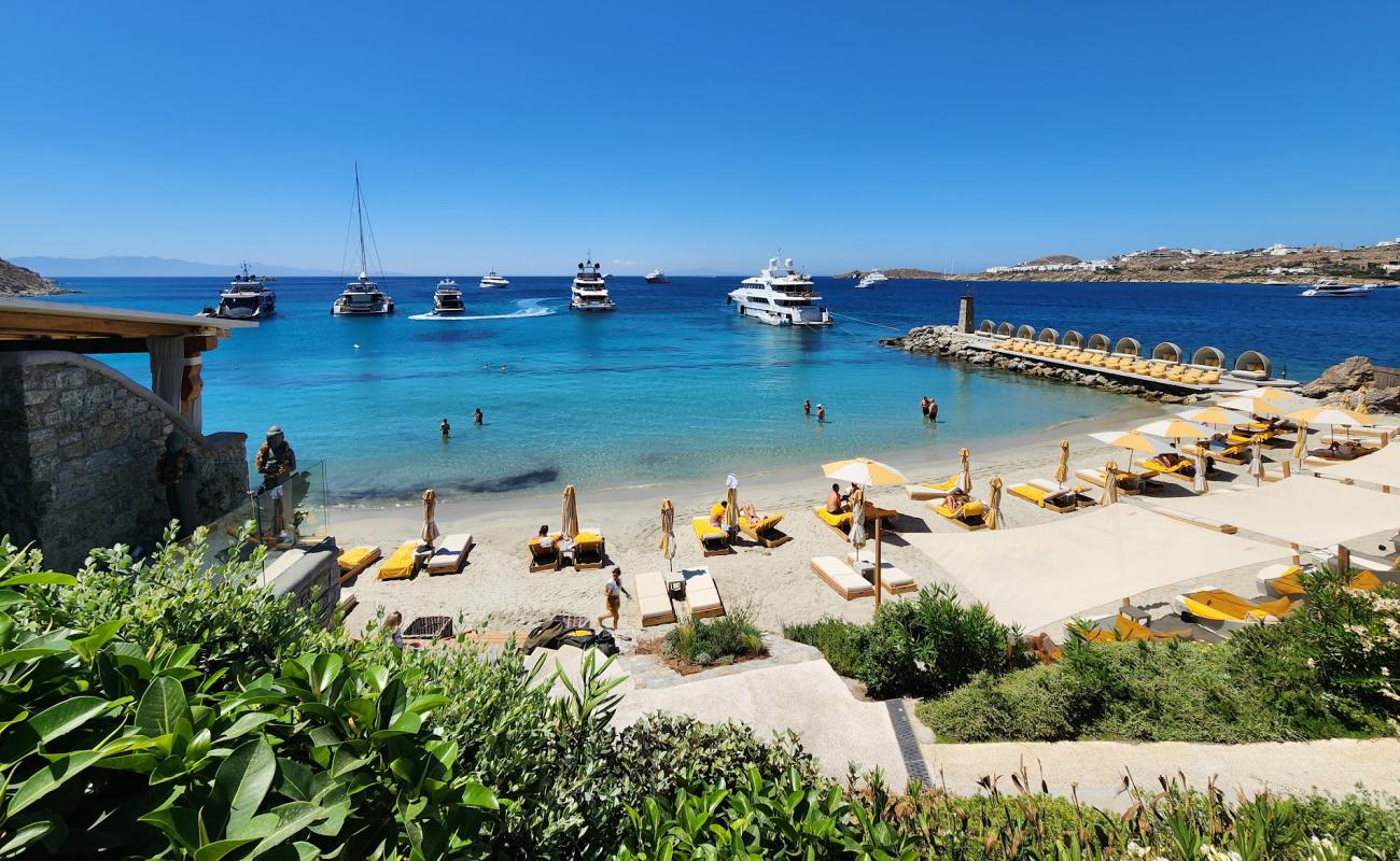 Photo de Santa Marina Mykonos Beach avec sable beige de surface