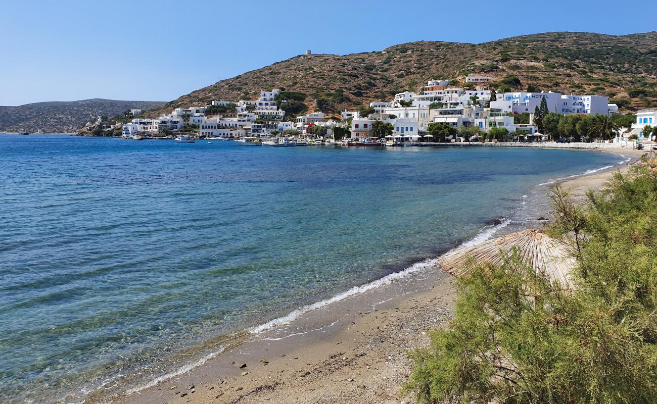 Photo de Katapola Beach avec petits galets gris de surface