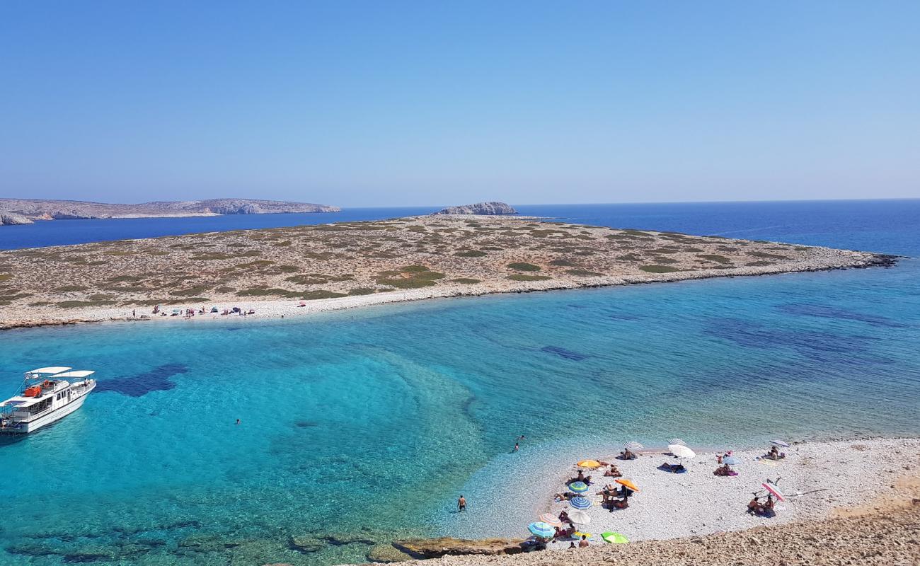 Photo de Koutsomiti Beach avec galets beige de surface