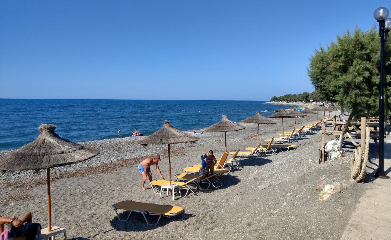 Photo de Tavronitis Beach avec petits galets gris de surface