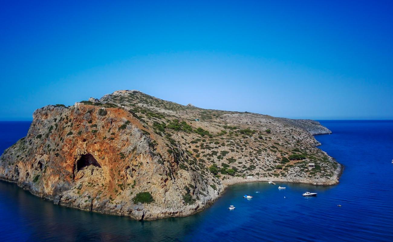 Photo de Theodorou Beach avec terrain rocheux de surface