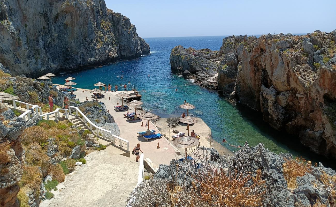 Photo de Kalypso Beach avec surface béton pavée de surface