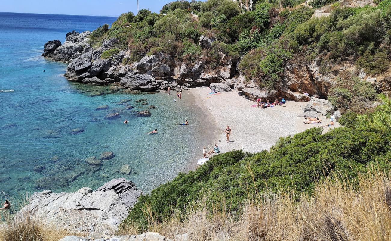 Photo de Foteinari Beach avec galets gris de surface