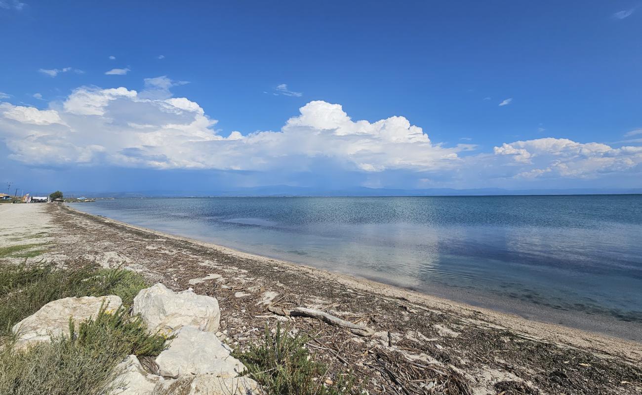 Photo de Fraxtis Beach avec sable beige de surface