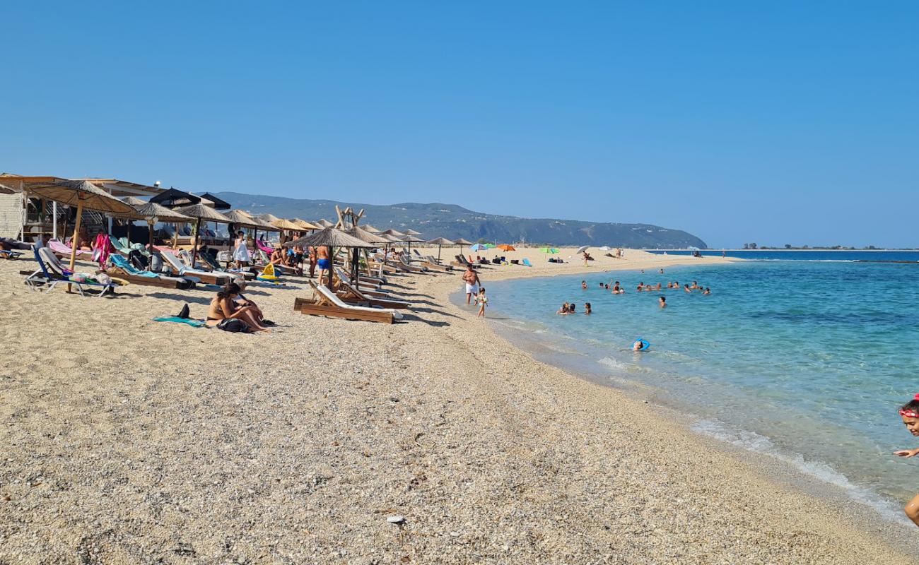 Photo de Blue Paradise Vagia Beach avec petits galets beige de surface