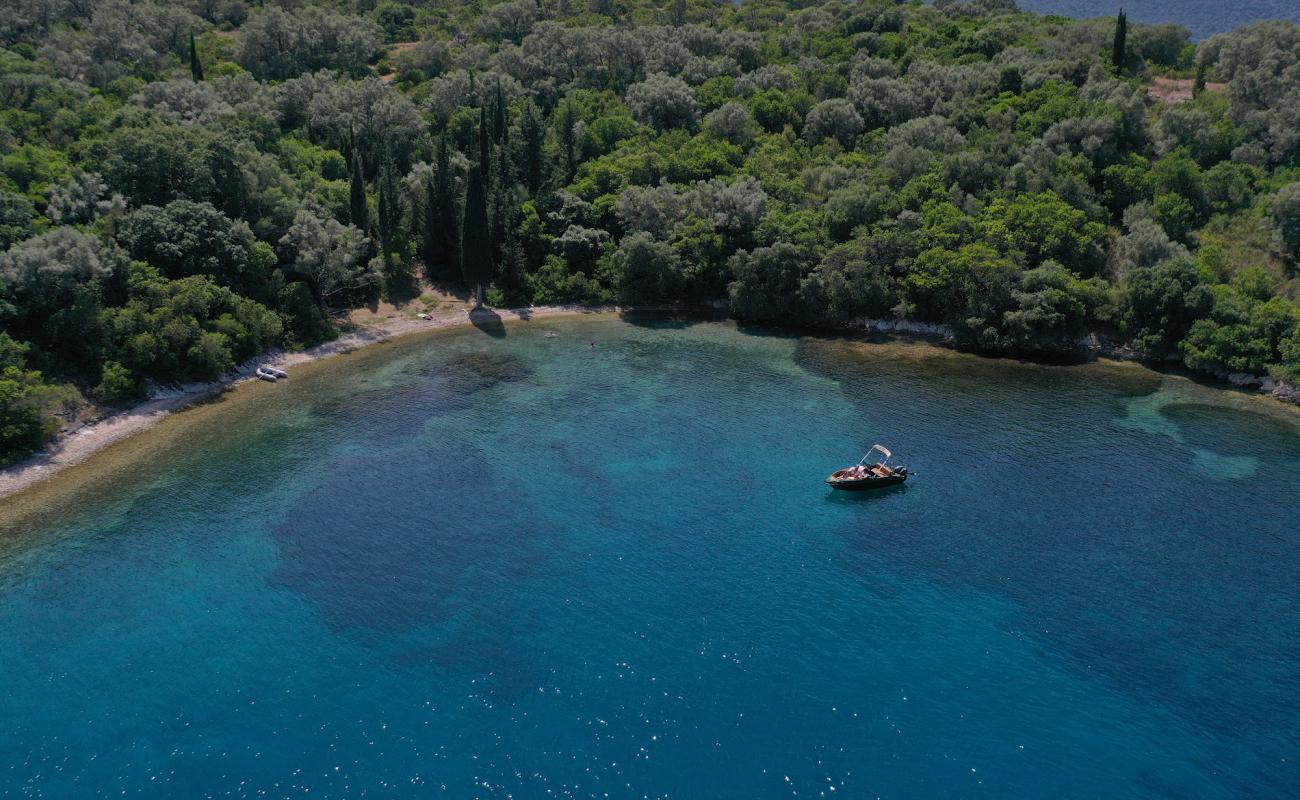 Photo de Thilia Beach avec terrain rocheux de surface