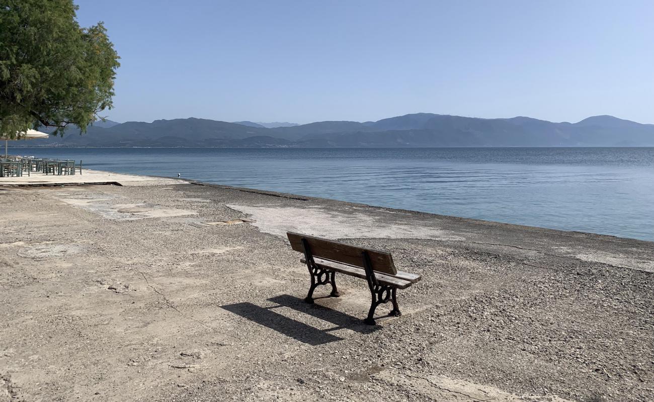 Photo de Paralia Psathopyrgou avec galets gris de surface