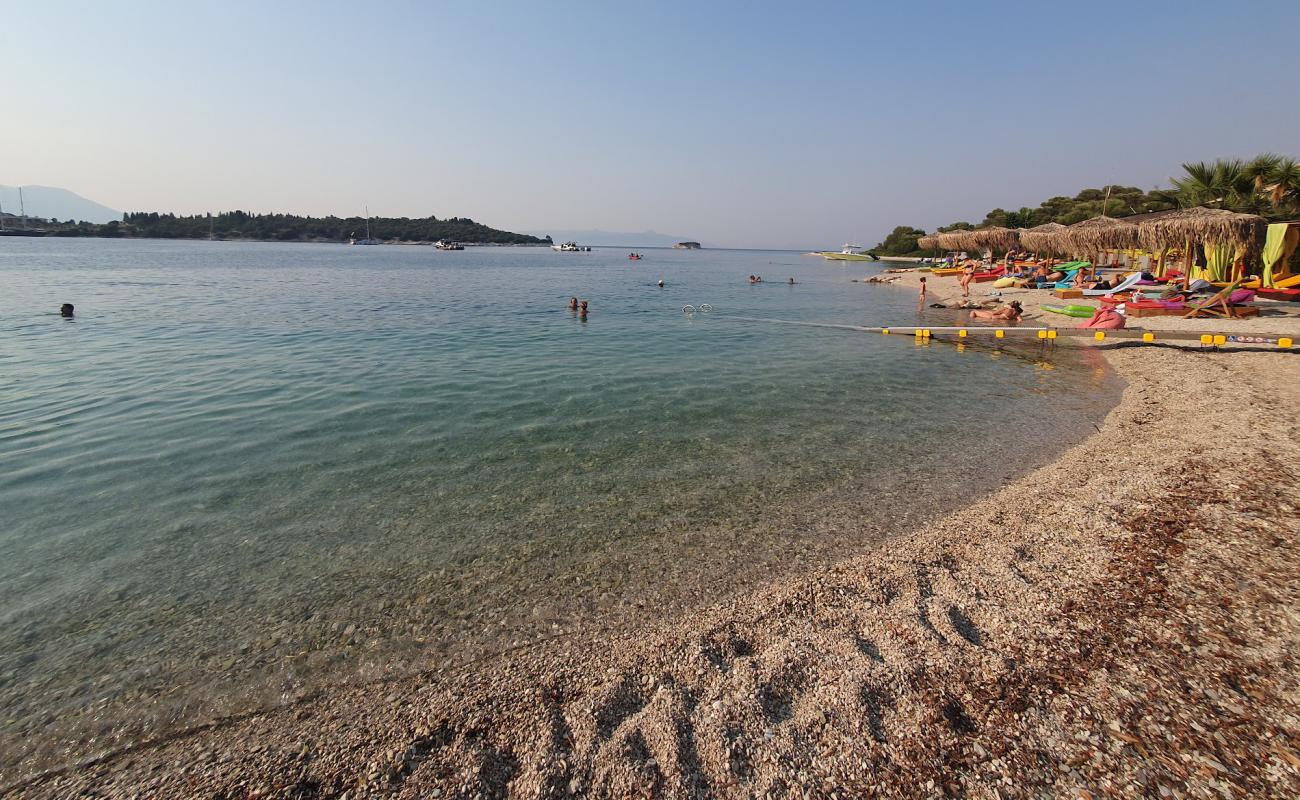 Photo de Fanari Beach avec sable beige & pierres de surface