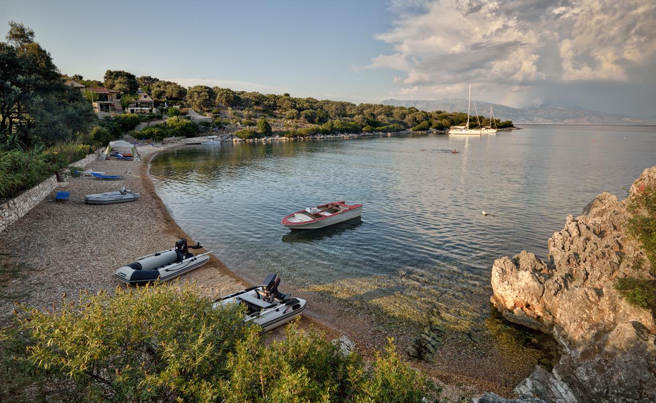 Photo de Elia Beach avec galets beige de surface