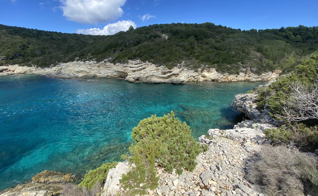 Photo de Kaloiri Cove avec terrain rocheux de surface