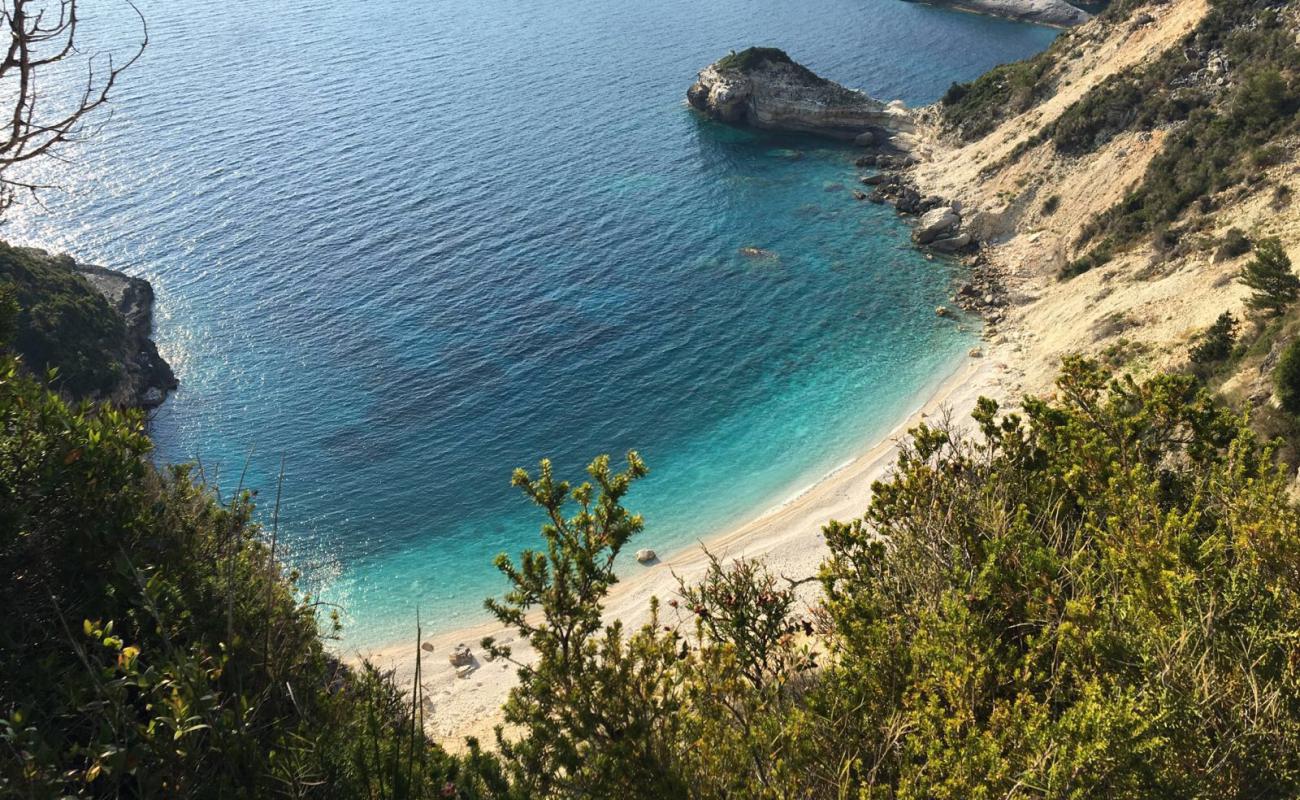 Photo de Paralia Galazio avec galets beige de surface