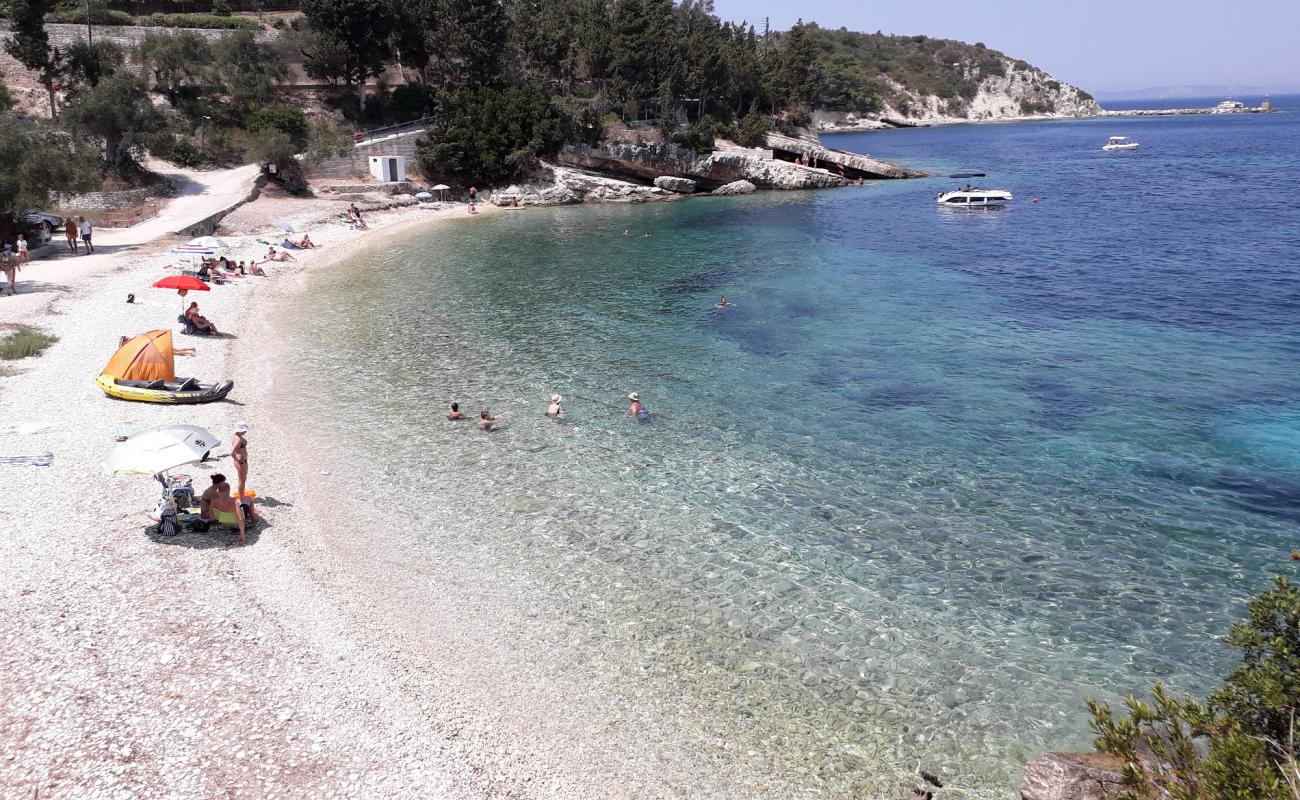 Photo de Paralia Levrechio avec galets beige de surface