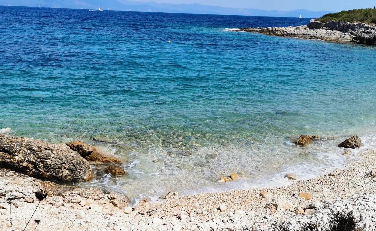 Photo de Paralia Alati avec galets beige de surface