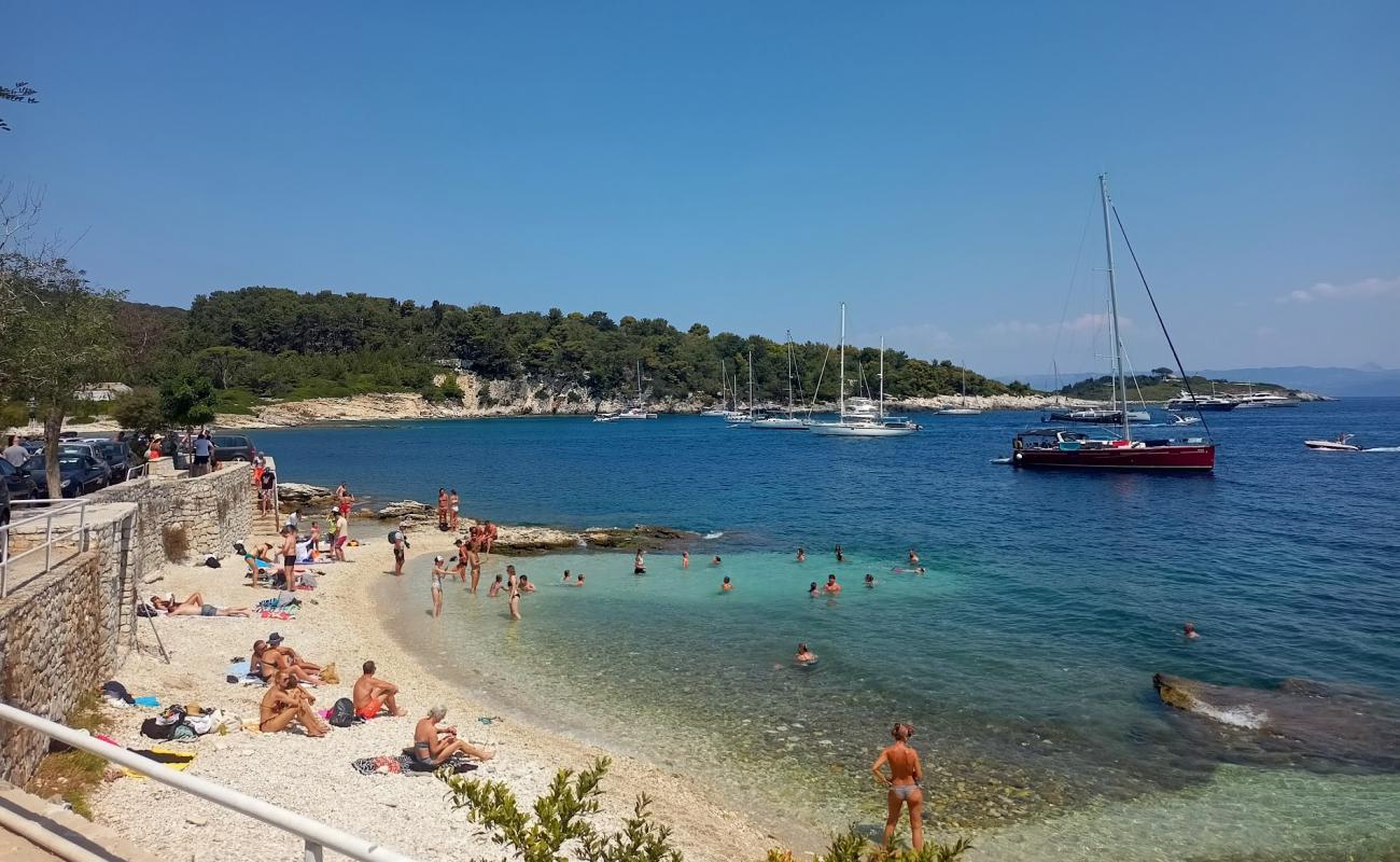 Photo de Beach Gianas avec galets beige de surface