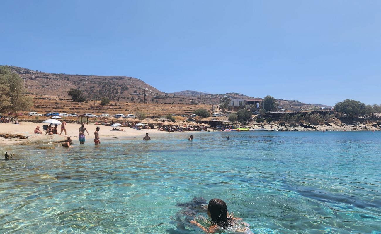 Photo de Bouri Beach avec sable beige de surface