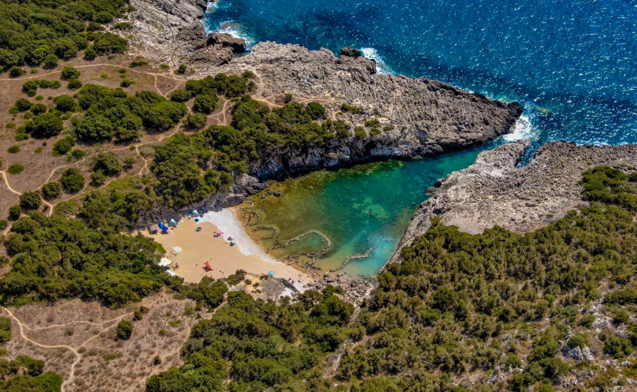 Photo de Paralia Glossa avec sable beige de surface