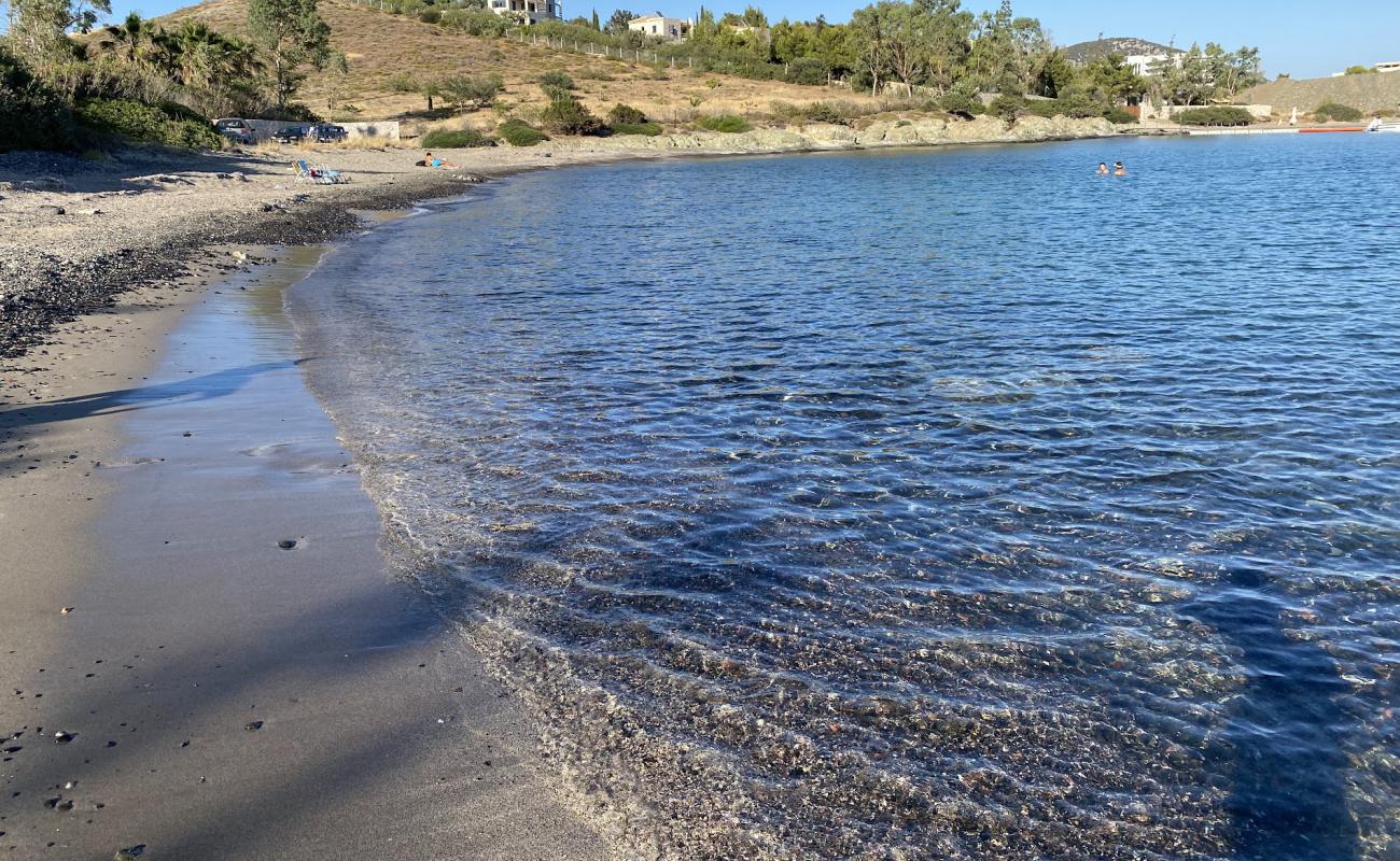 Photo de Sentoni Beach avec sable gris & galets de surface