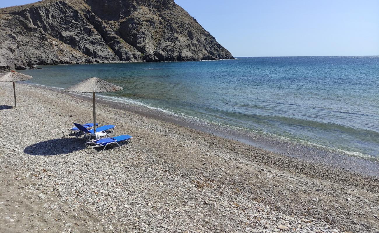 Photo de Kato Gialos Beach avec sable gris & galets de surface