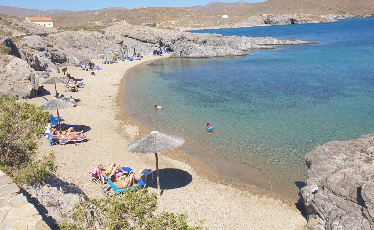 Photo de Paralia Agia Kiriaki avec petits galets beige de surface