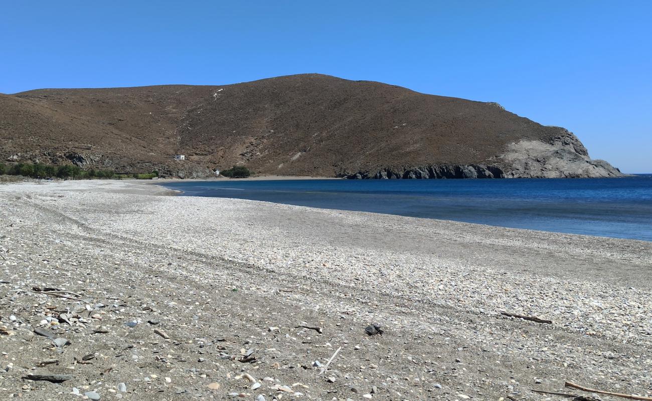 Photo de Lemnos Beach avec sable gris & galets de surface