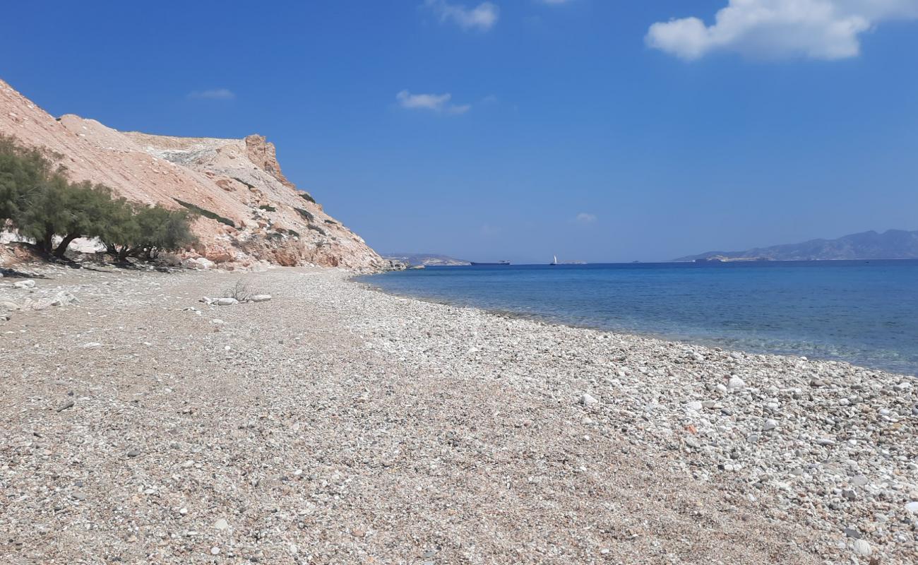 Photo de Tria Pigadia Beach avec galets gris de surface
