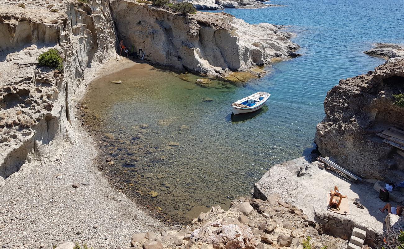 Photo de Katergo Beach Milos avec terrain rocheux de surface