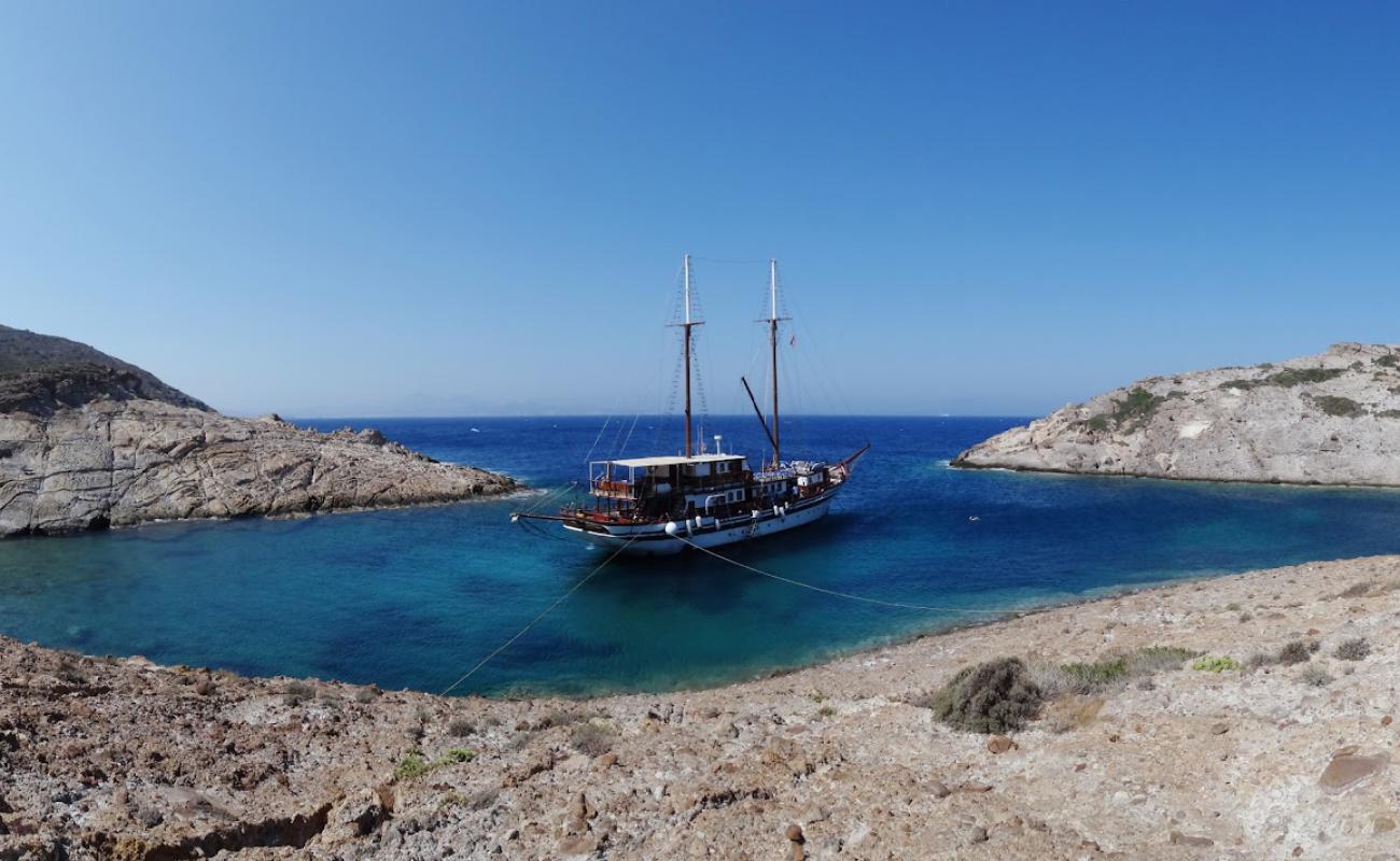 Photo de Makropunda Beach avec sable beige de surface