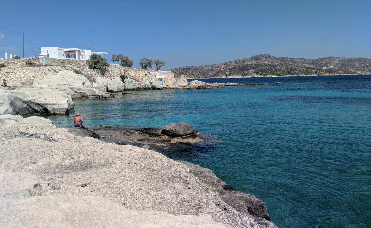 Photo de Karras Beach avec terrain rocheux de surface