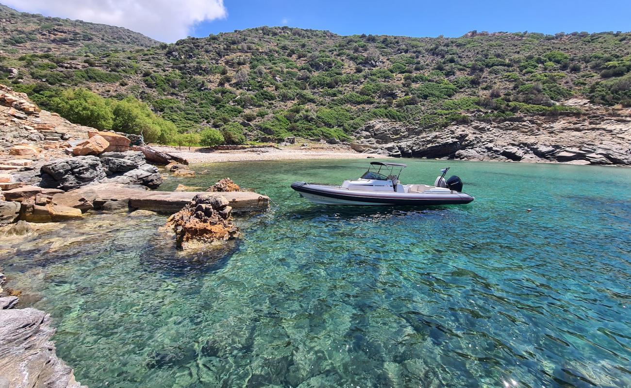 Photo de Paralia Vlichada avec galets beige de surface