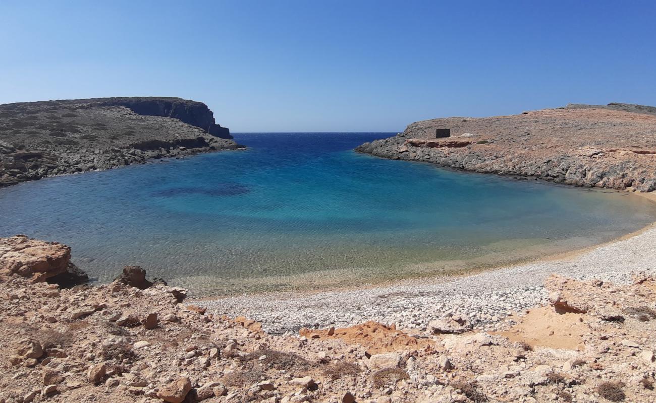 Photo de Avlaki Beach avec terrain rocheux de surface