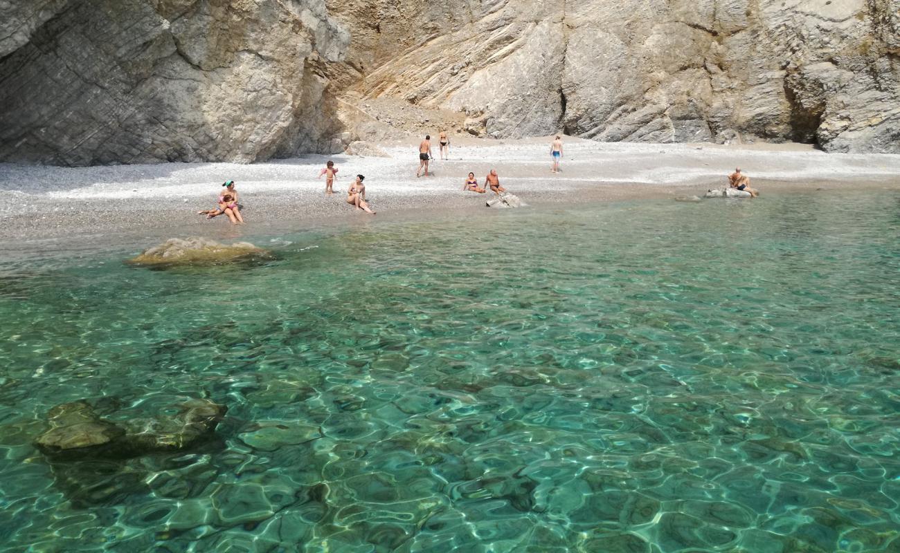 Photo de Maereia Beach avec petits galets gris de surface